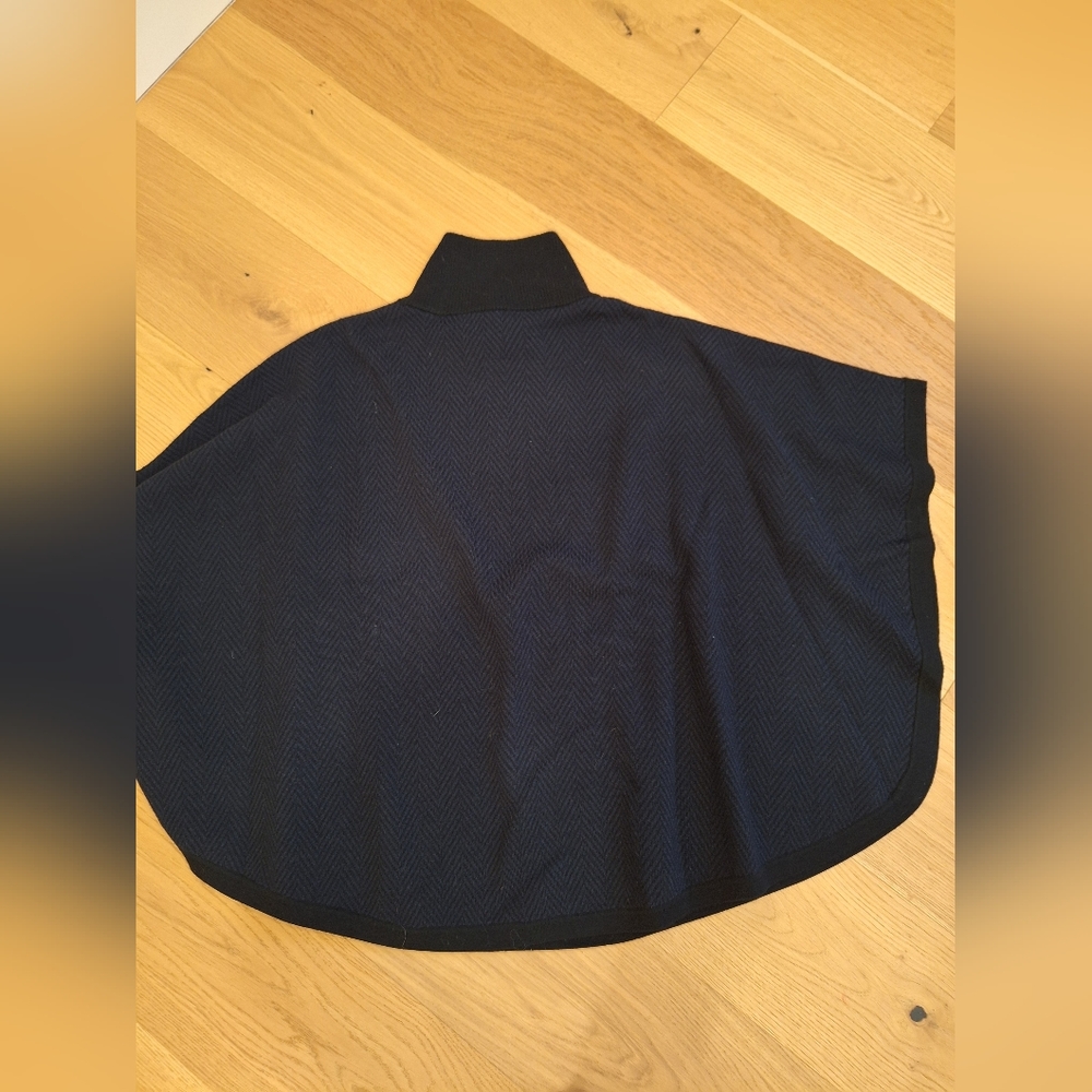 Poncho - Picture 3 of 3